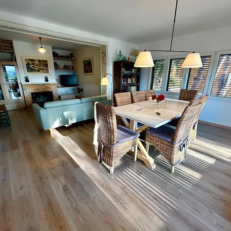 Casa de Férias Casa Amb Piscina I Jardí A Per 6 Persones