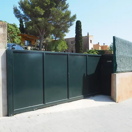 Casa Amb Piscina I Jardi A Per 6 Persones Holiday home