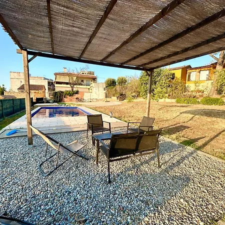 Casa Amb Piscina I Jardi A Per 6 Persones Holiday home