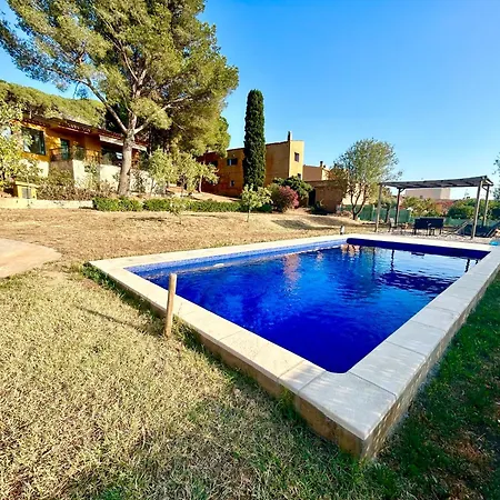 Holiday home Casa Amb Piscina I Jardi A Per 6 Persones