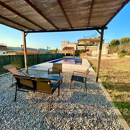 Holiday home Casa Amb Piscina I Jardi A Per 6 Persones *