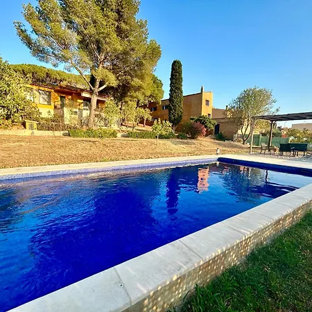 Casa Amb Piscina I Jardi A Per 6 Persones