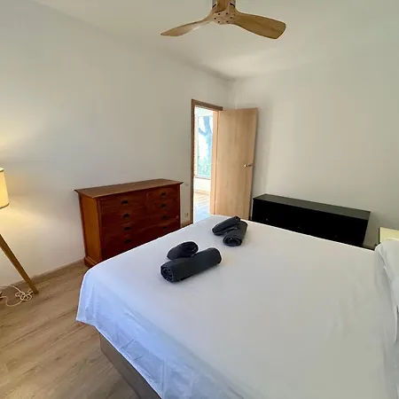 Casa Amb Piscina I Jardi A Per 6 Persones *